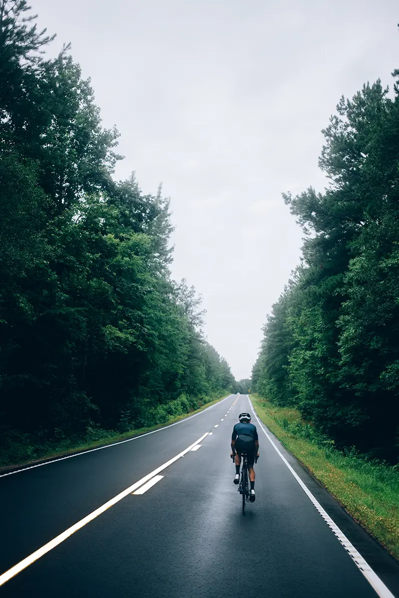 img-bg-cyclist-man-riding-bike-road